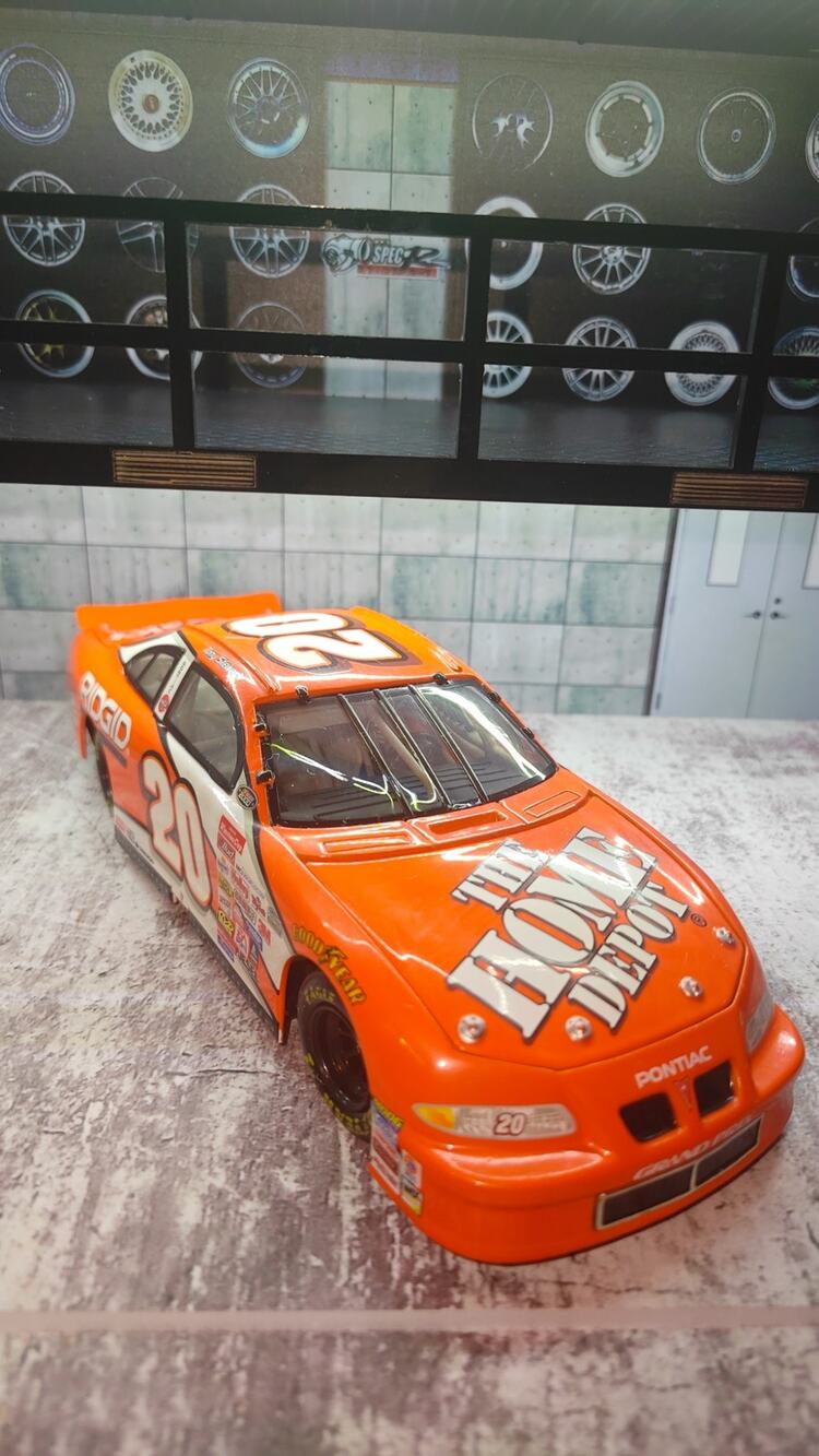 Tony Stewart #20 Home Depot 2000 Pontiac Grand Prix 1:24 NASCAR Diecast Action